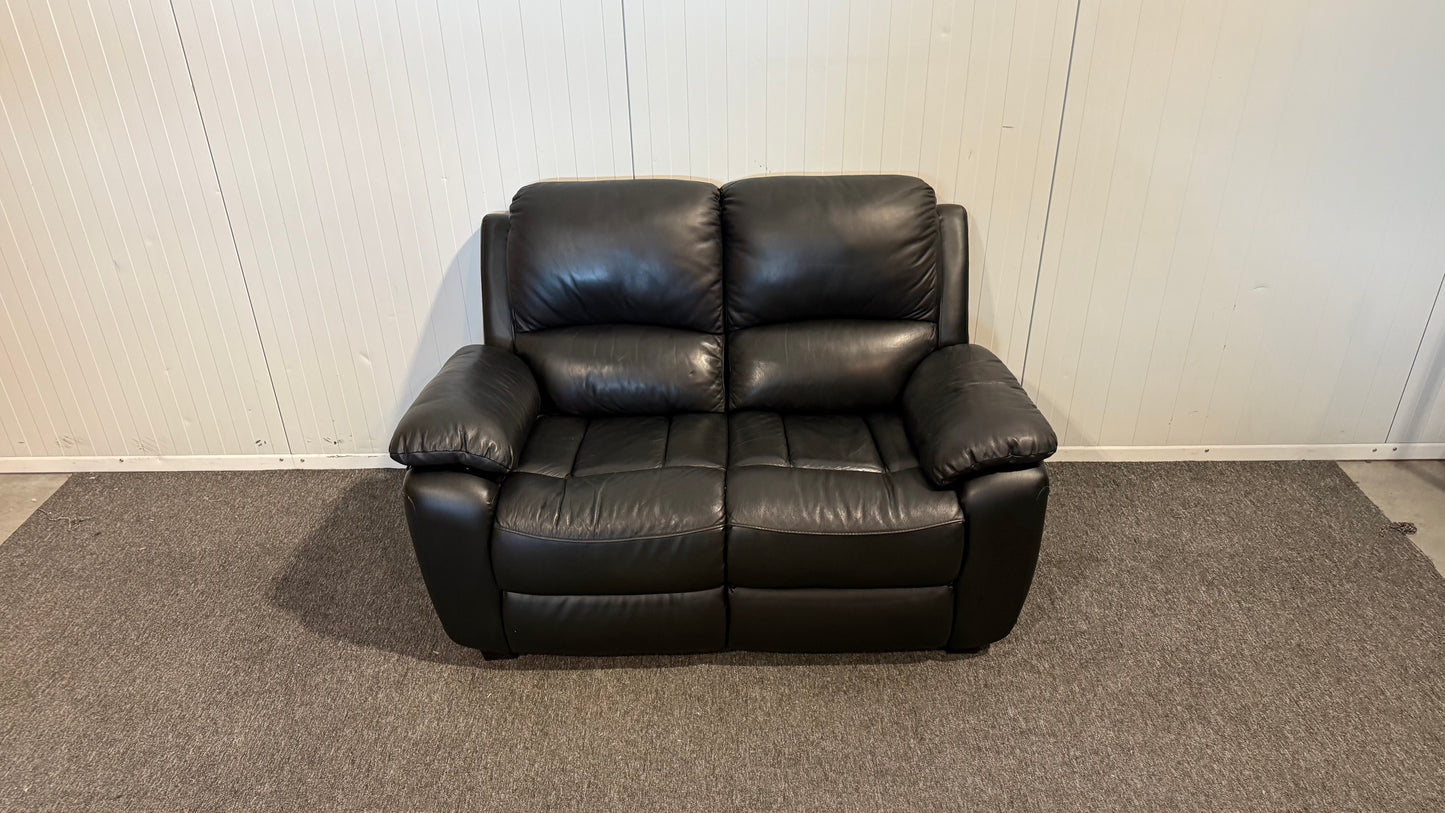 Begagnad svart 2-sits lädersoffa med mönster