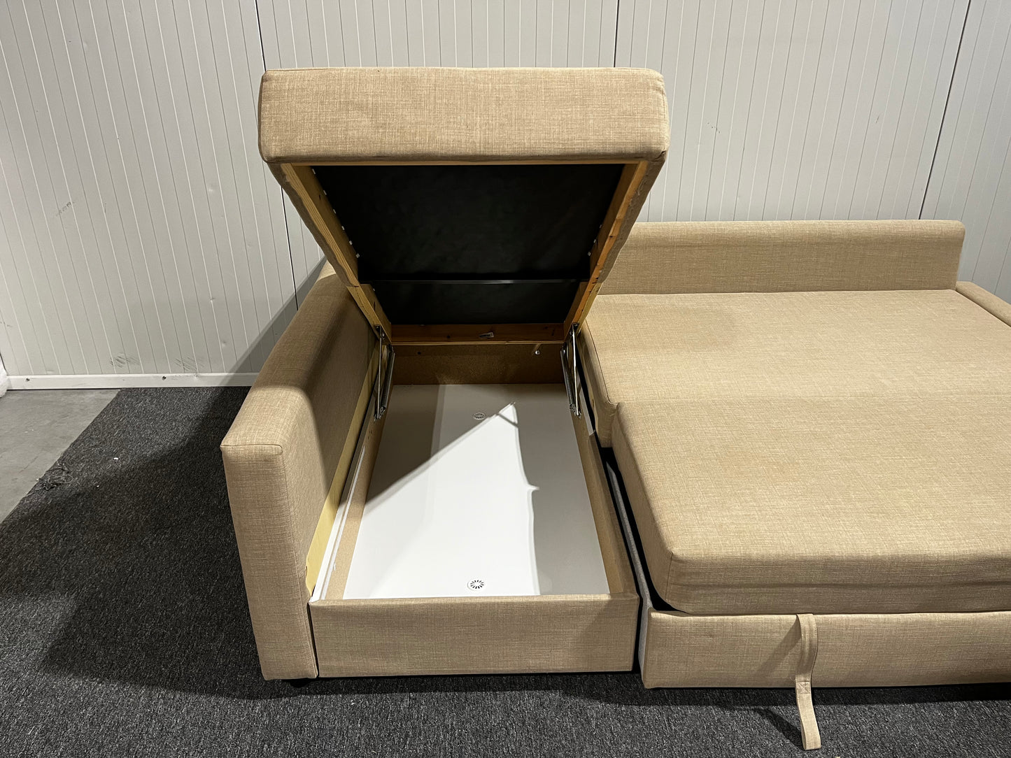 IKEA FRIHETEN bäddsoffa med schäslong i beige