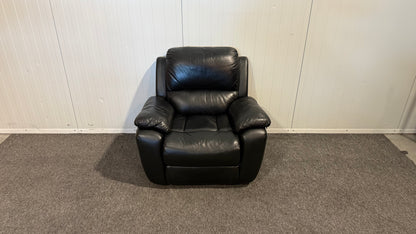 Begagnad svart recliner-fåtölj i läder