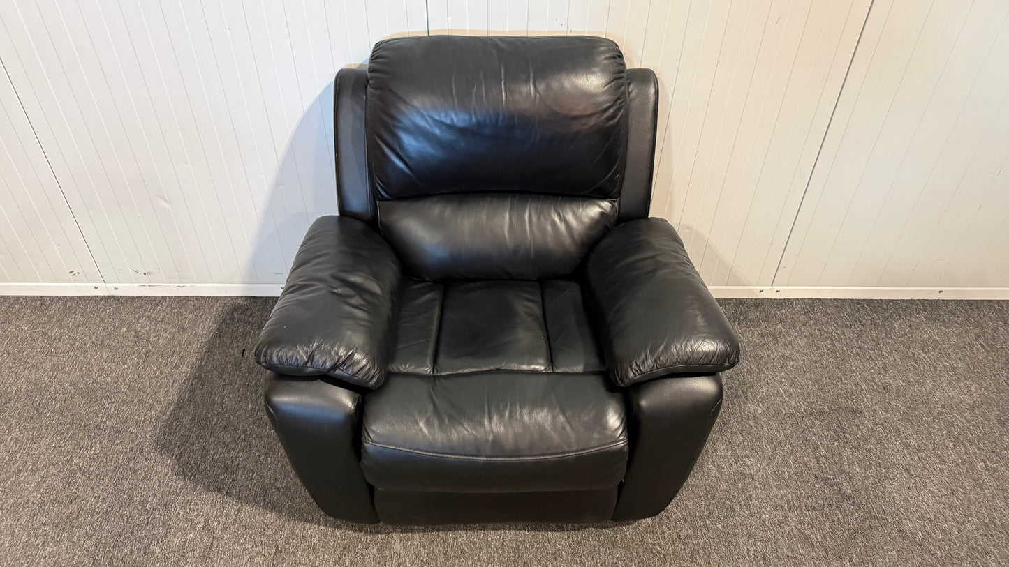 Begagnad svart recliner-fåtölj i läder