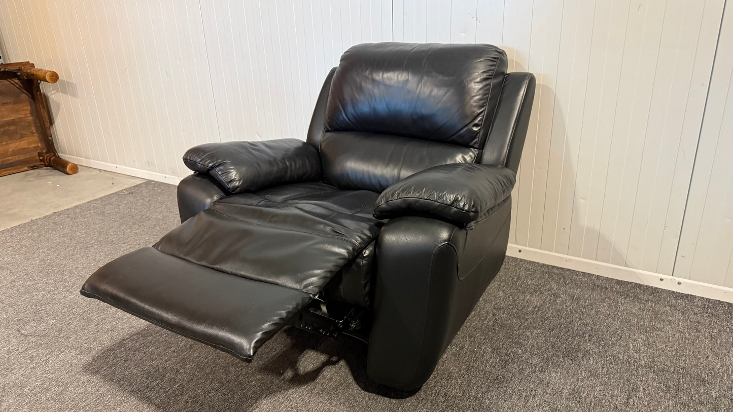 Begagnad svart recliner-fåtölj i läder