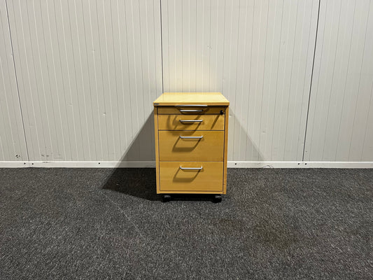 Hurtsskåp från Edsbyn – kompakt och praktisk förvaring