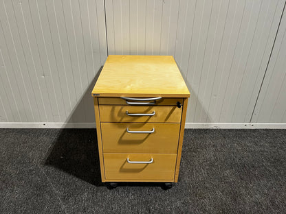 Hurtsskåp från Edsbyn – kompakt och praktisk förvaring