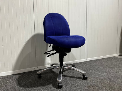 Blå kontorsstol från EFG – ergonomisk och stilren