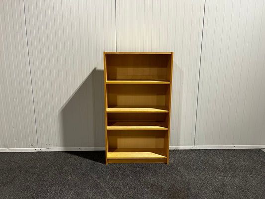 Bokhylla med fyra hyllplan – praktisk förvaring