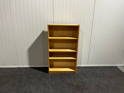 Bokhylla med fyra hyllplan – praktisk förvaring