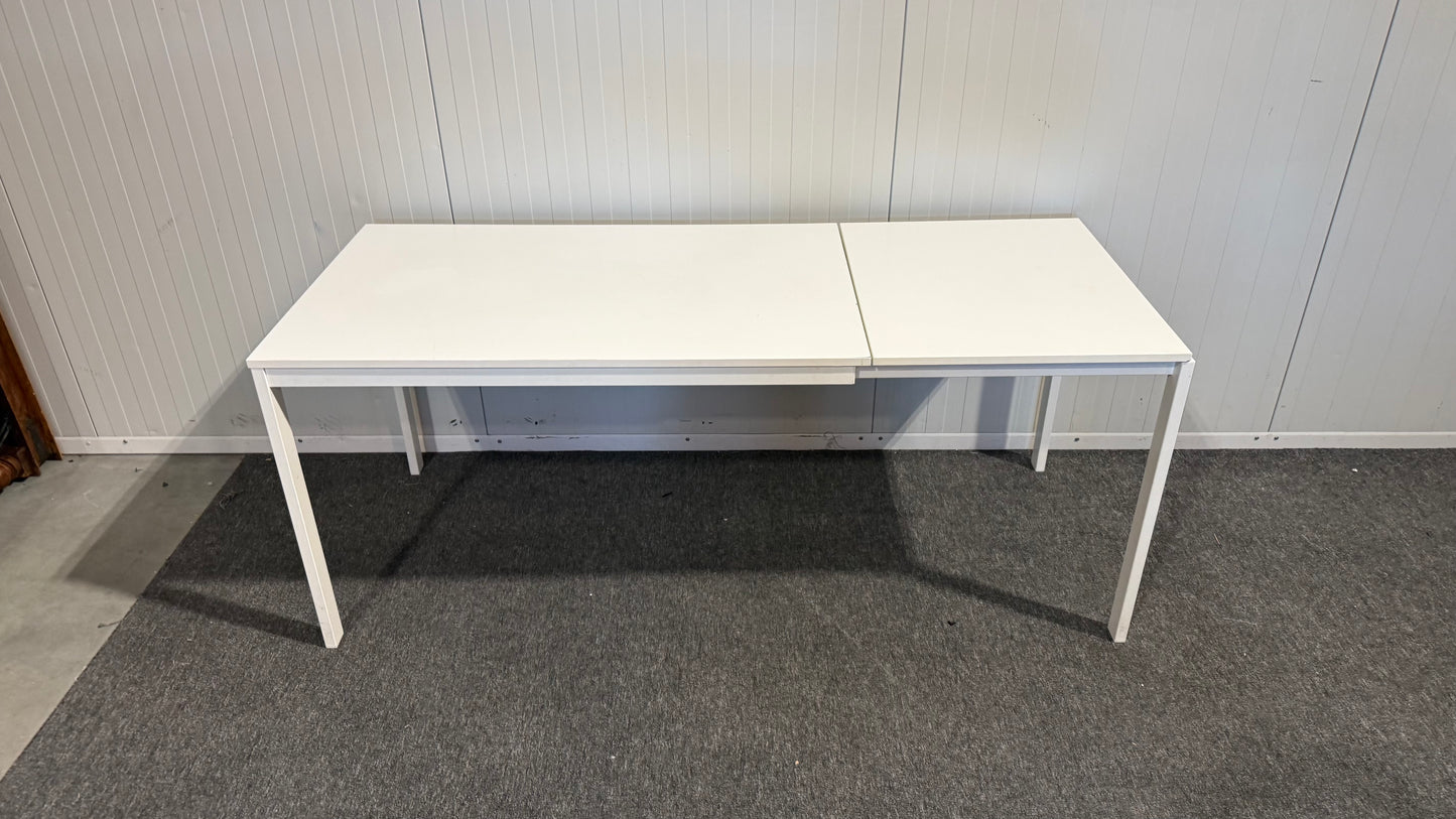 Begagnat vitt IKEA-bord med utfällbar skiva