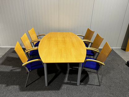 Konferensbord med 6 stolar från EFG