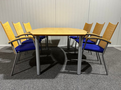 Konferensbord med 6 stolar från EFG