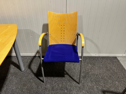Konferensbord med 6 stolar från EFG