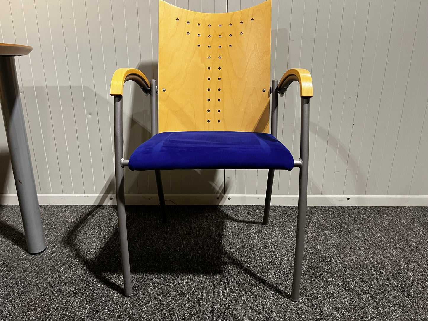 Konferensbord med 6 stolar från EFG