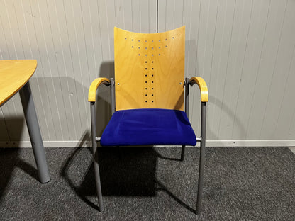 Konferensbord med 6 stolar från EFG