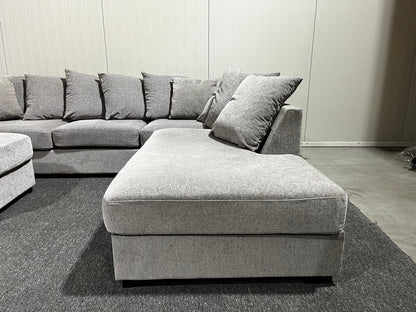 Grå soffa med divan och fotpall inklusive