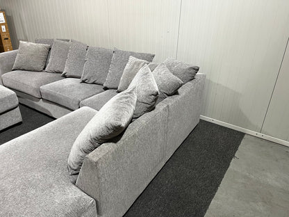 Grå soffa med divan och fotpall inklusive