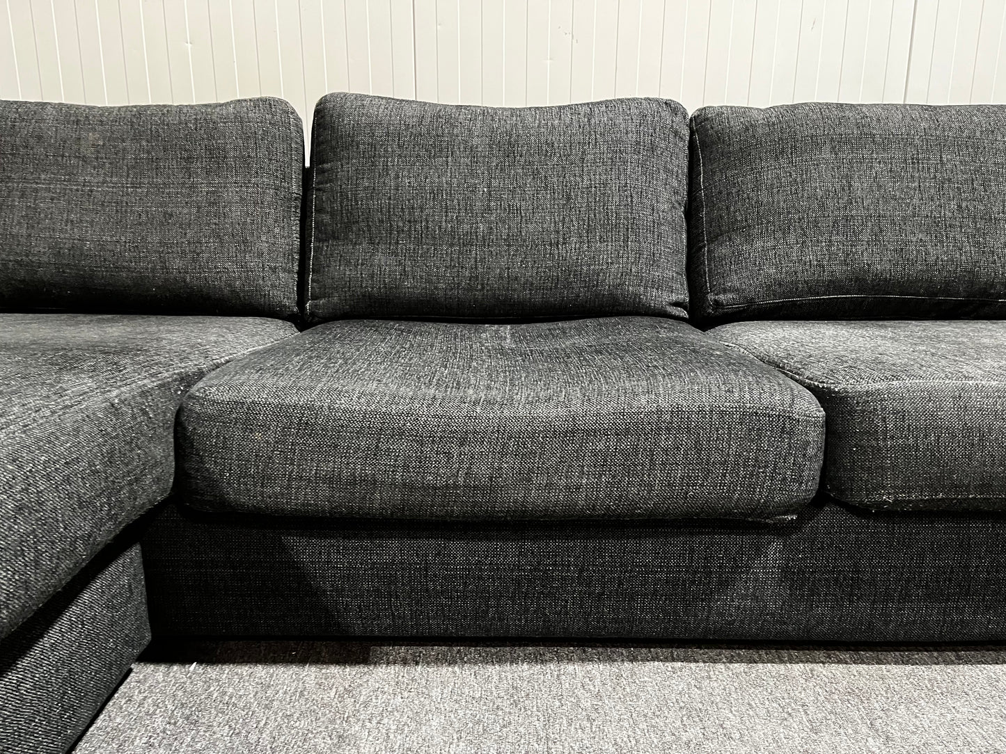 Svart soffa från Bellus med divan
