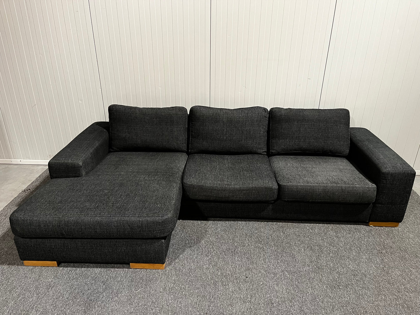 Svart soffa från Bellus med divan