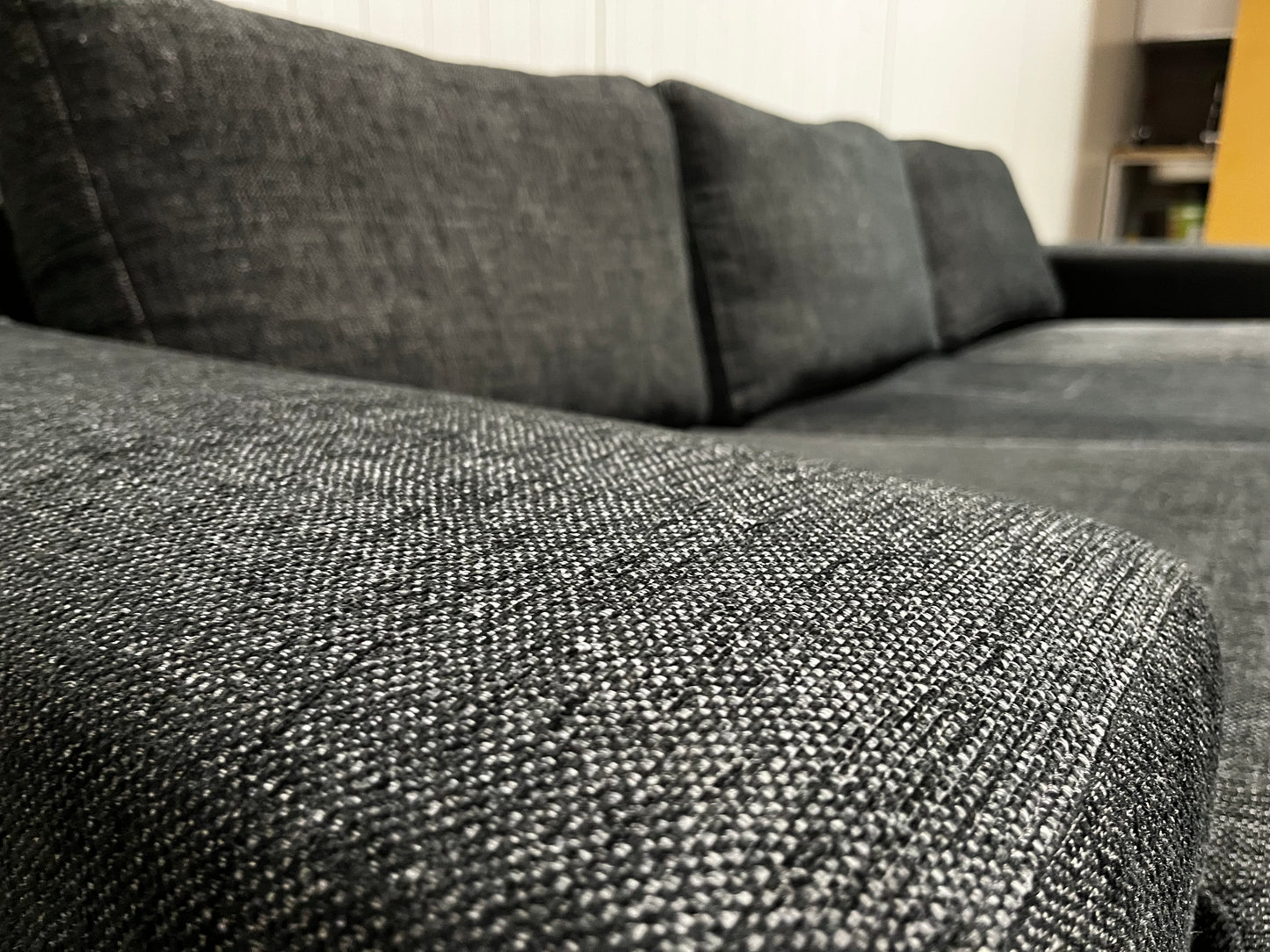 Svart soffa från Bellus med divan