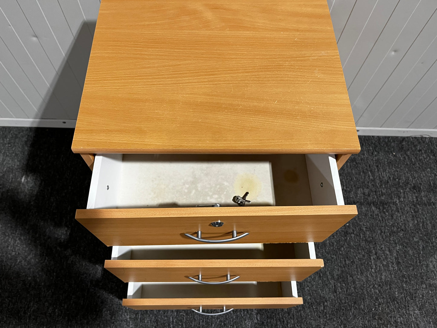 Hurts för kontor med praktisk förvaring