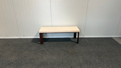 Hallpall i beige – sida