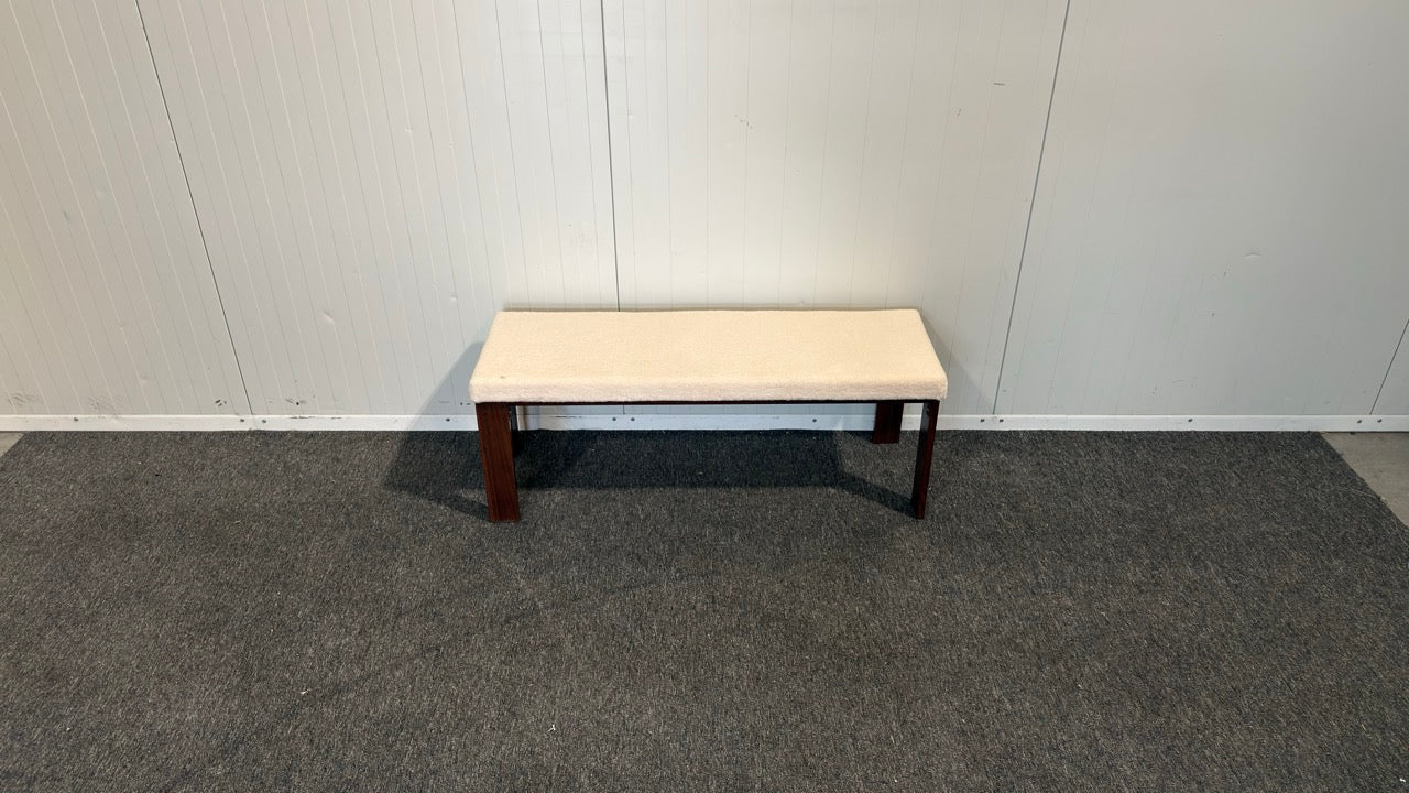 Hallpall i beige – bakifrån
