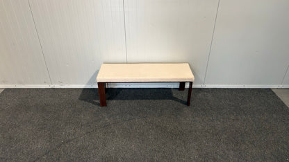 Hallpall i beige – bakifrån
