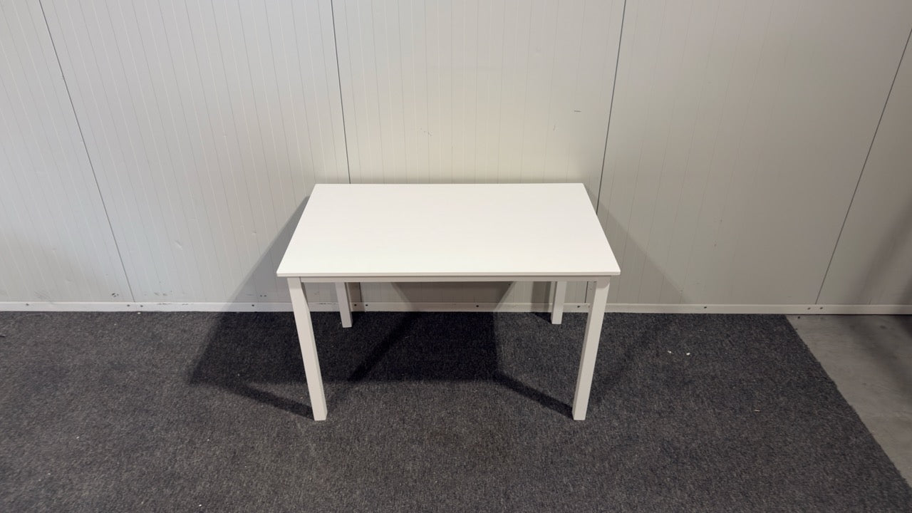 Venture Design matbord i nyskick