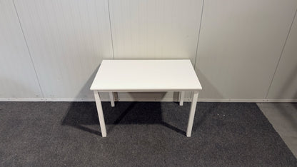 Venture Design matbord i nyskick