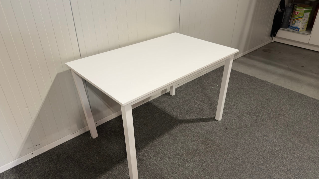 Venture Design matbord i nyskick