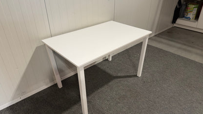 Venture Design matbord i nyskick