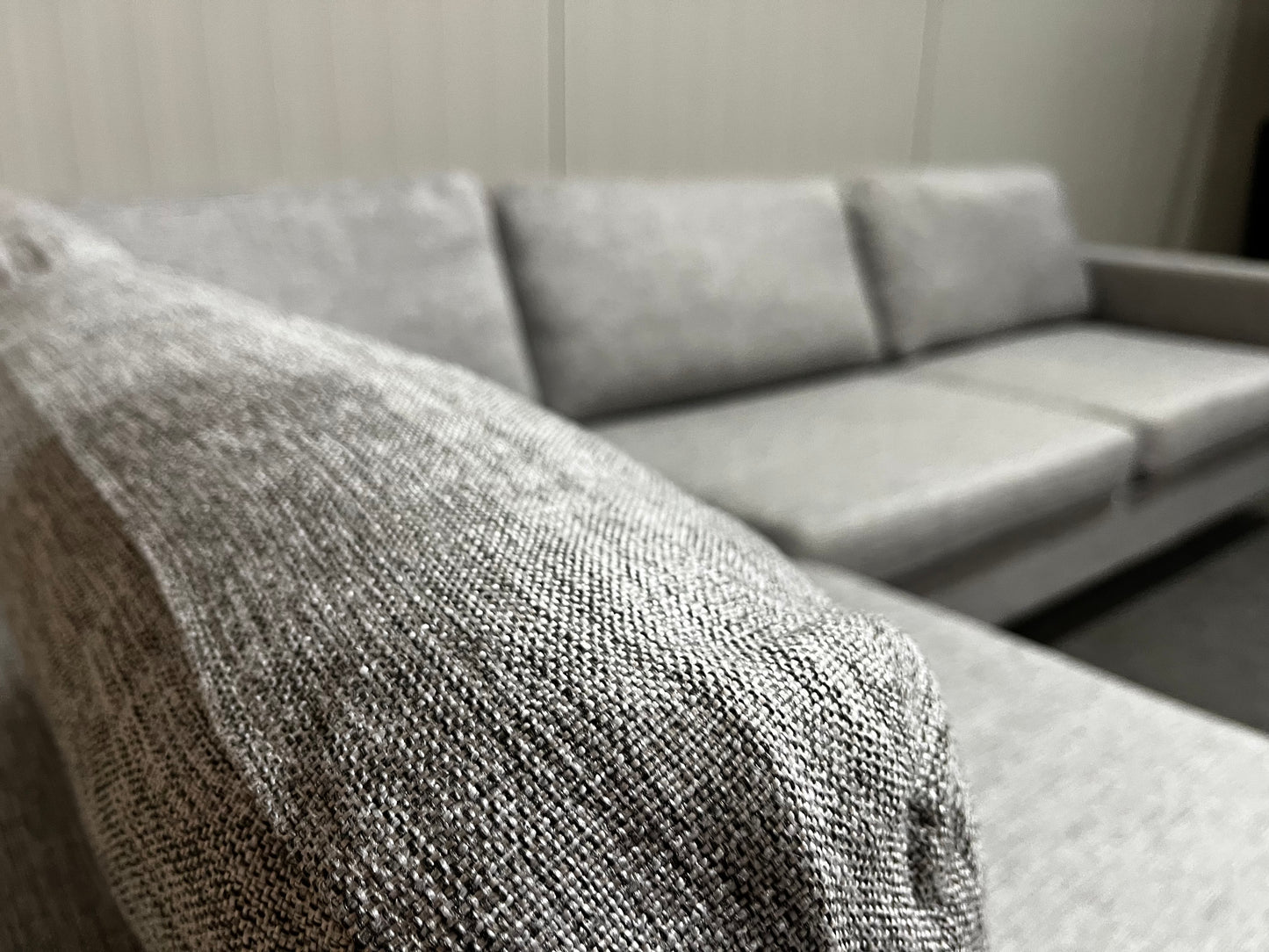 Begagnad ljusgrå divansoffa