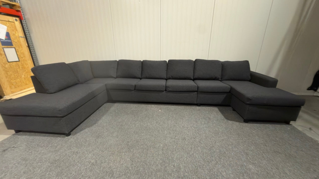 Begagnad svart U-soffa – plats för cirka 10 personer