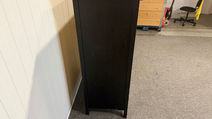 Begagnat svart skåp / byrå