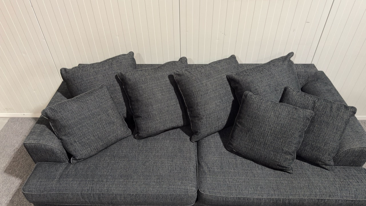 Begagnad svart tresits soffa