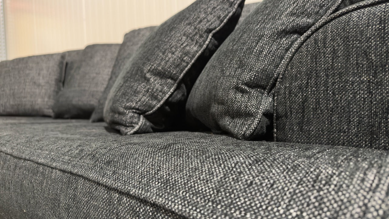 Begagnad svart tresits soffa