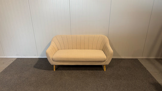 Beige tvåsitssoffa