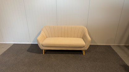 Beige tvåsitssoffa