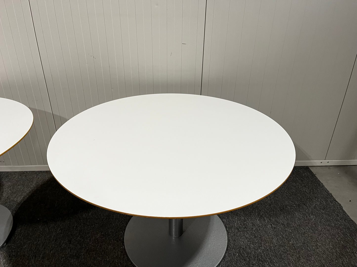 Begagnade IKEA matbord i mycket gott skick