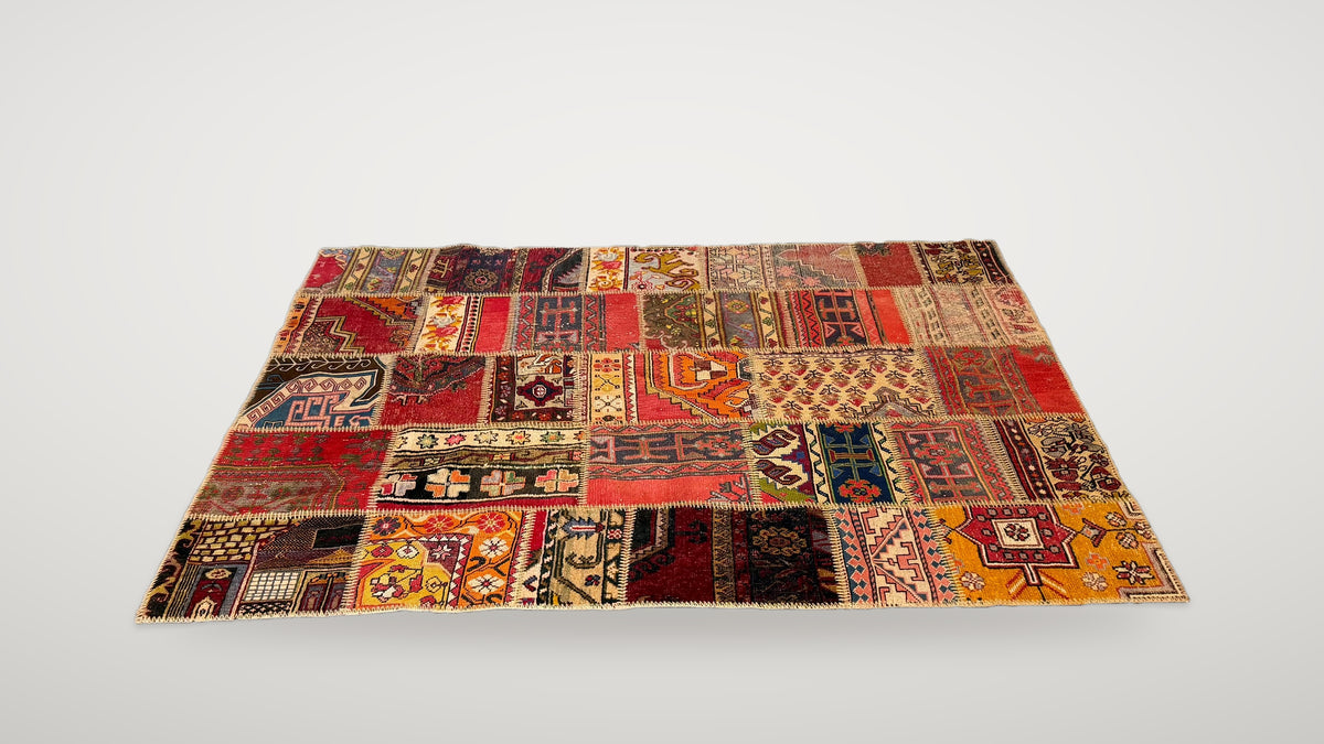 Begagnad röd patchworkmatta med orientaliskt mönster 220x135 cm