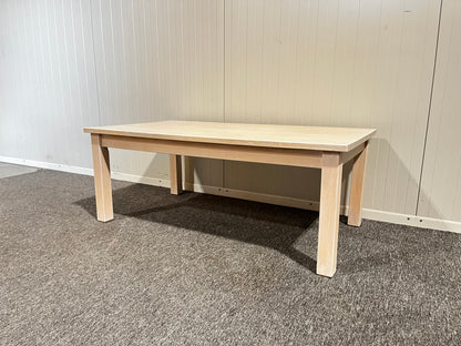 Begagnad soffbord i gediget trä sprutmålat i vit färg