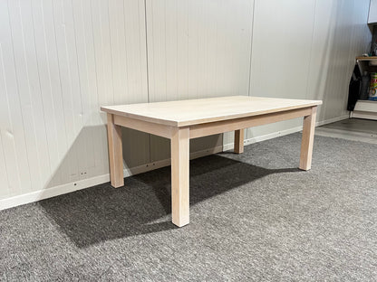 Begagnad soffbord i gediget trä sprutmålat i vit färg