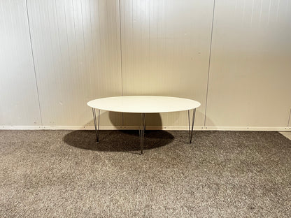 Begagnat vitt soffbord i stilren design