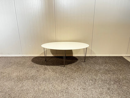 Begagnat vitt soffbord i stilren design