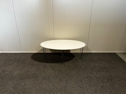 Begagnat vitt soffbord i stilren design