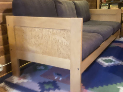 Begagnad Bassoffa 3-sits gavel i masurbjörk med mörka originaldynor