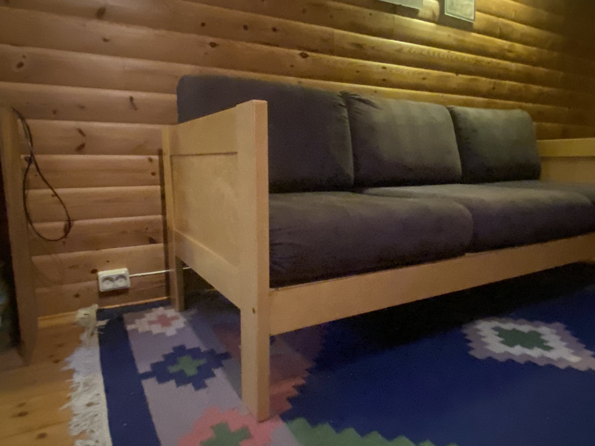 Begagnad Bassoffa 3-sits i björk med originaldynor från kortsidan