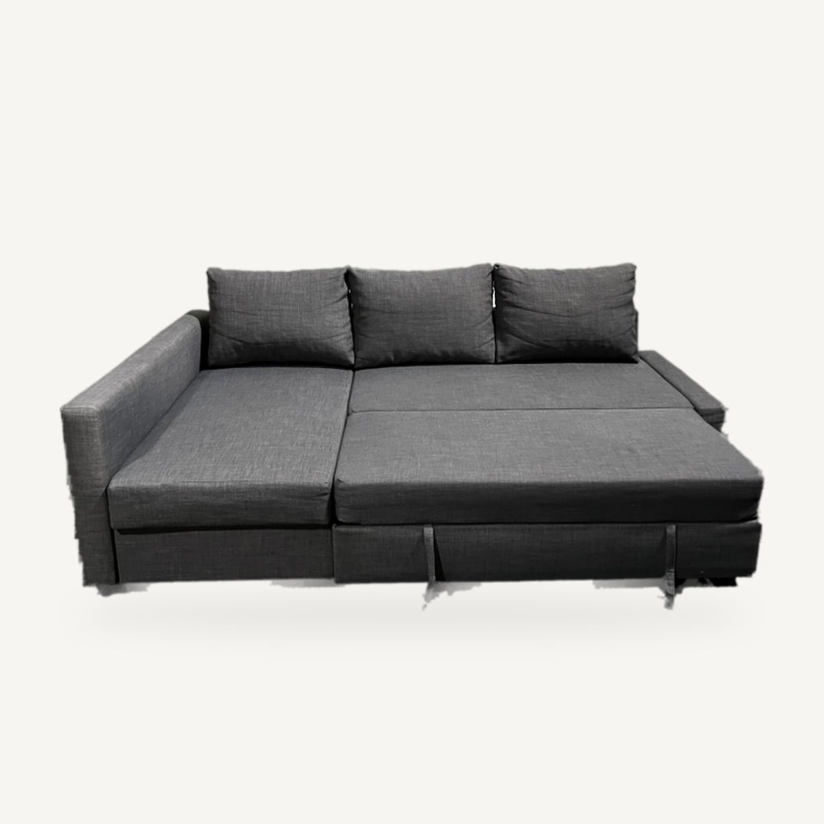 IKEA FRIHETEN bäddsoffa i mörkgrå med utdragen bädd 140 x 204 cm