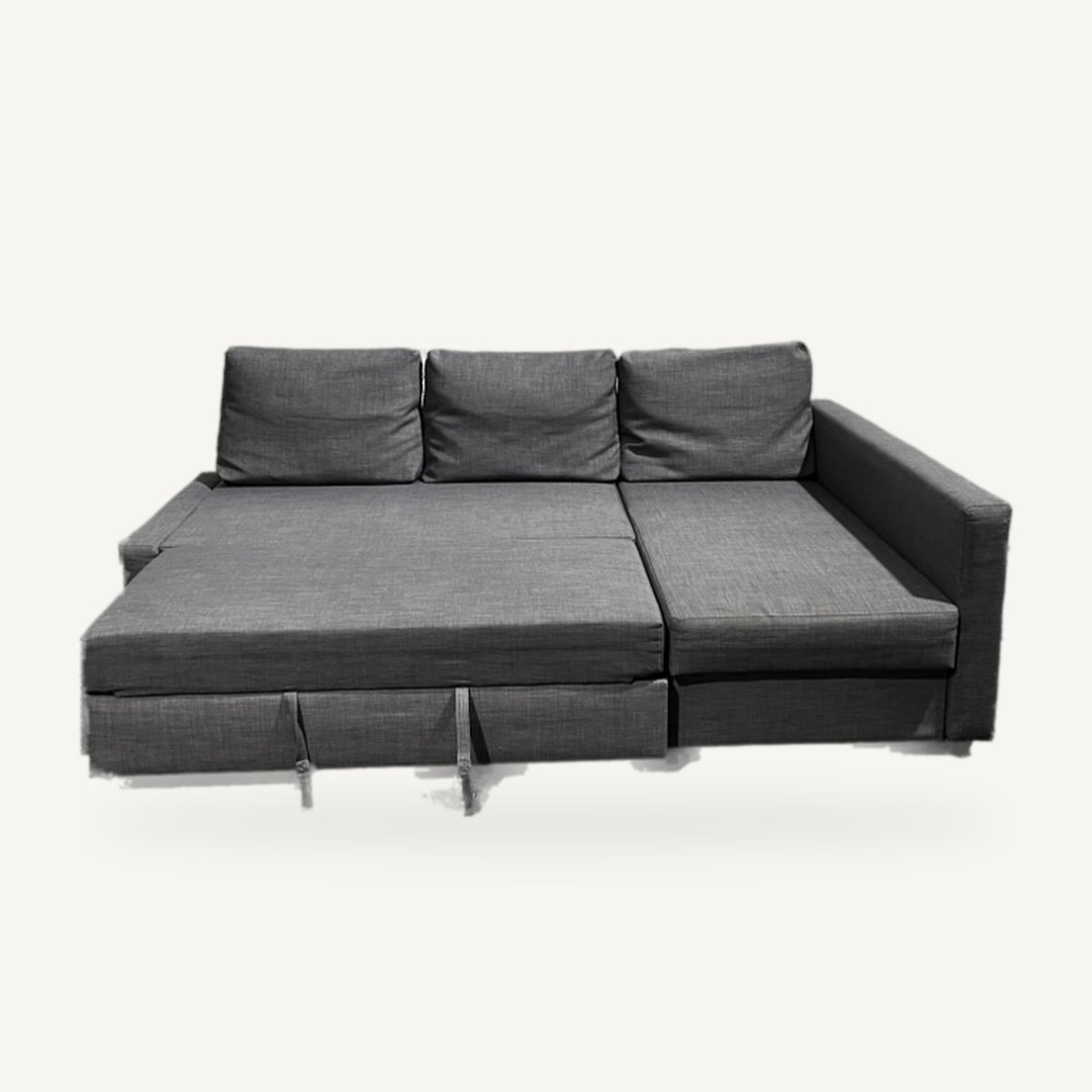 IKEA FRIHETEN hörnbäddsoffa mörkgrå bäddad med divan till höger