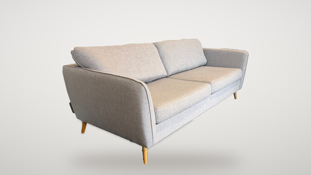 Begagnad ljusgrå Mio County soffa 2,5-sits snett från höger