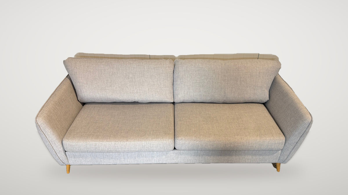 Begagnad ljusgrå Mio County soffa 2,5-sits rakt framifrån