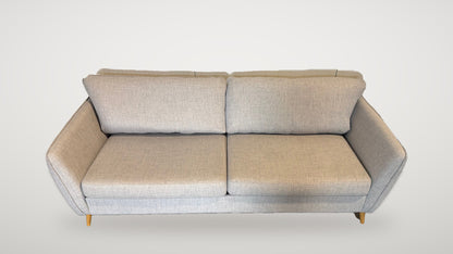 Begagnad ljusgrå Mio County soffa 2,5-sits rakt framifrån